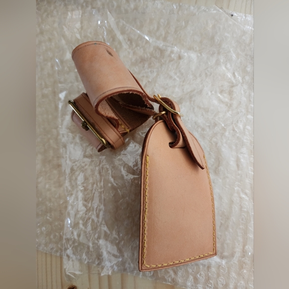 Authentic Louis Vuitton Bundle of Tag and Poignet - Picture 3 of 4